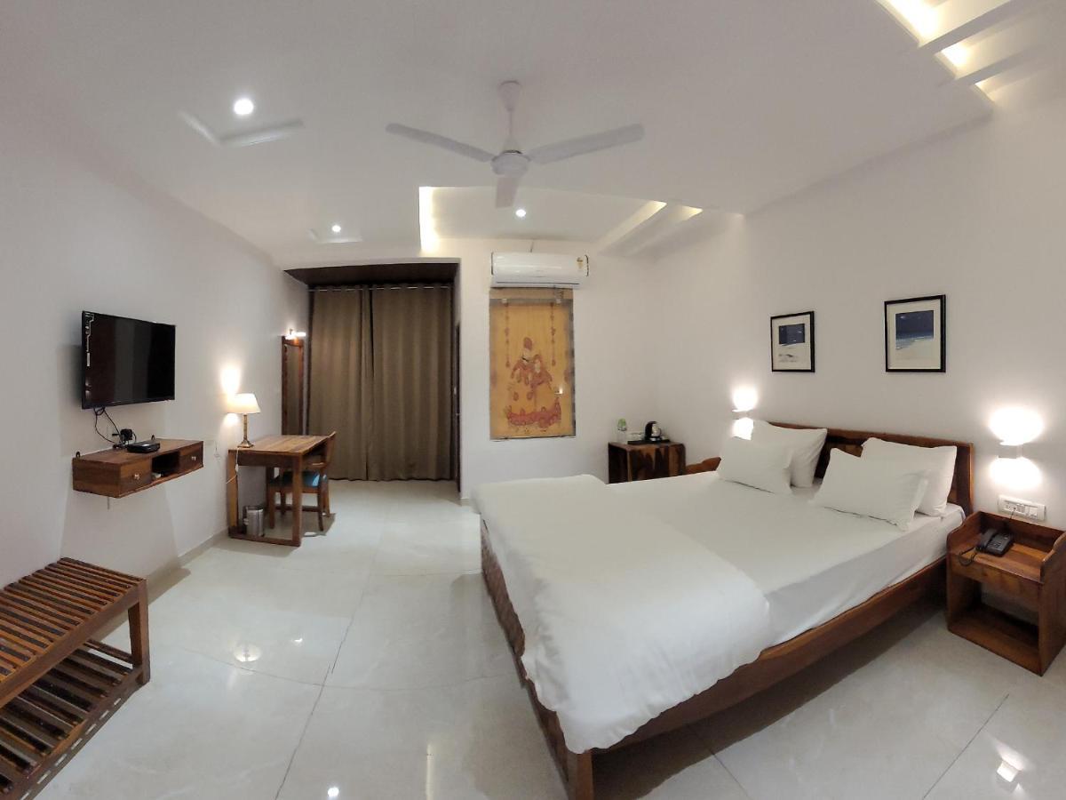 Aura Gold Resort Udaipur Luaran gambar