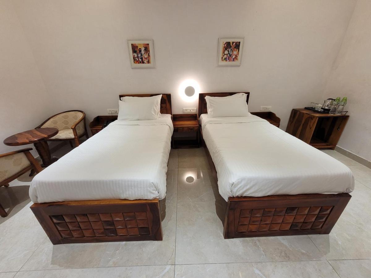 Aura Gold Resort Udaipur Luaran gambar