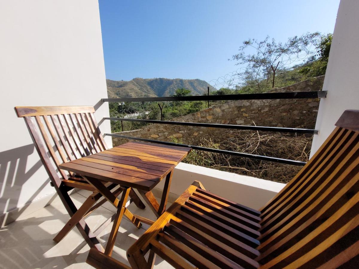 Aura Gold Resort Udaipur Luaran gambar