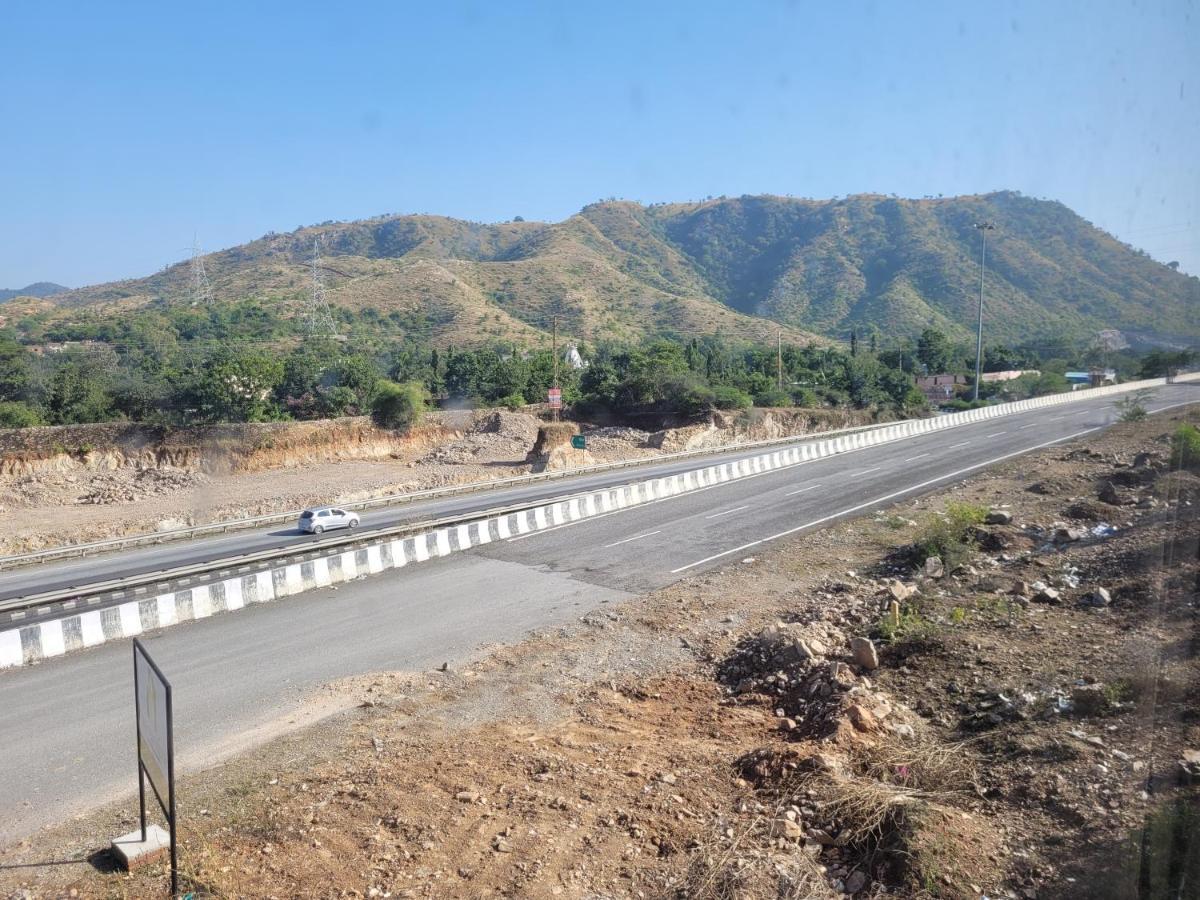 Aura Gold Resort Udaipur Luaran gambar