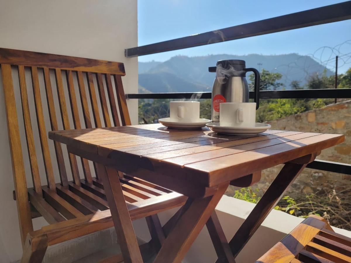 Aura Gold Resort Udaipur Luaran gambar